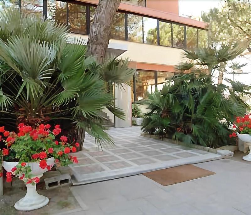 Hotel Ausonia Milano Marittima Exterior foto