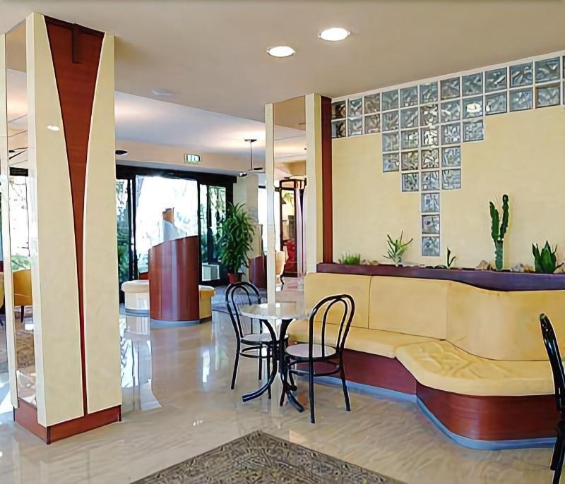 Hotel Ausonia Milano Marittima Exterior foto