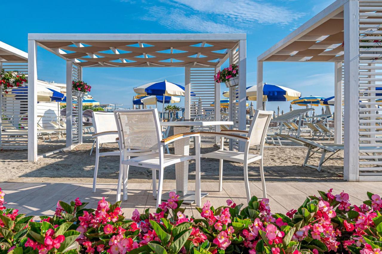 Hotel Ausonia Milano Marittima Exterior foto