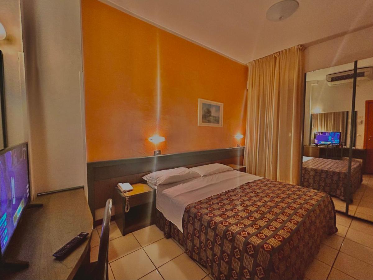 Hotel Ausonia Milano Marittima Exterior foto