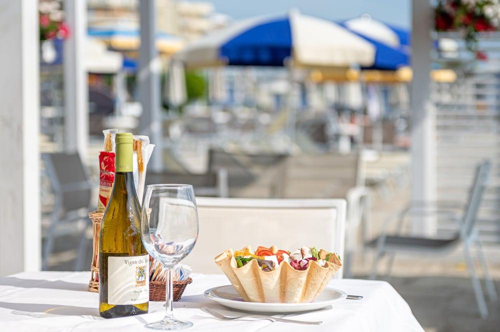 Hotel Ausonia Milano Marittima Exterior foto