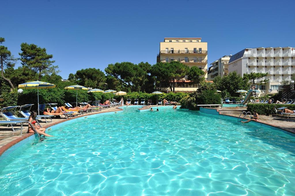 Hotel Ausonia Milano Marittima Exterior foto