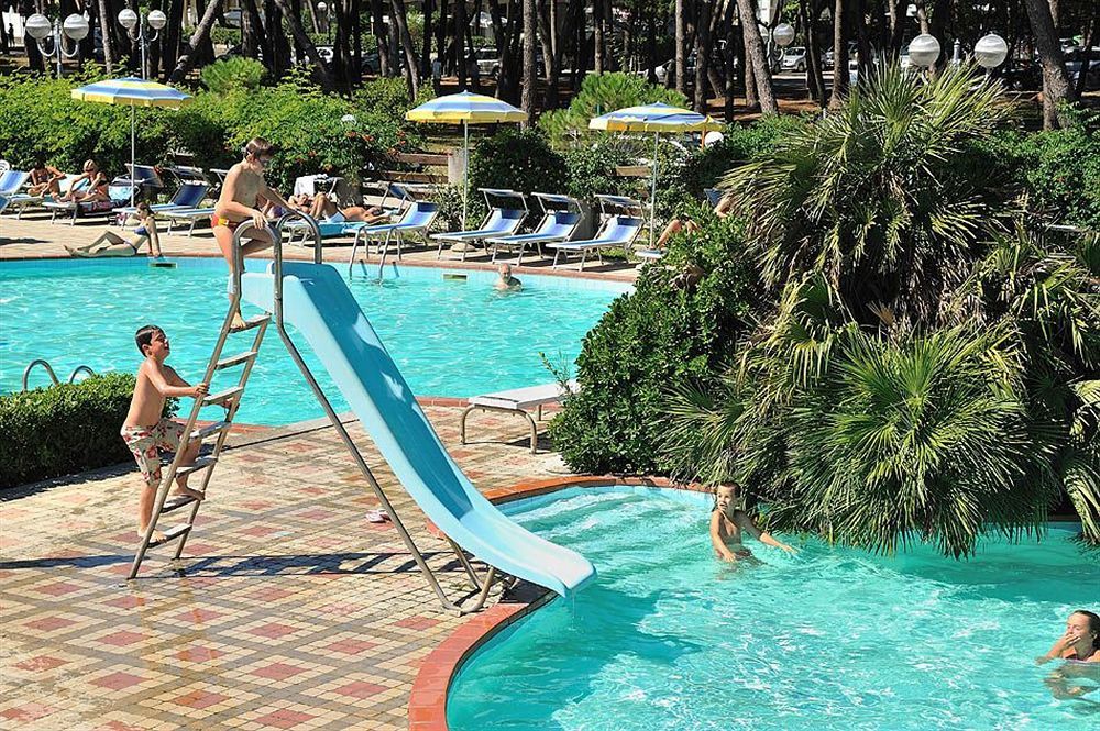 Hotel Ausonia Milano Marittima Exterior foto