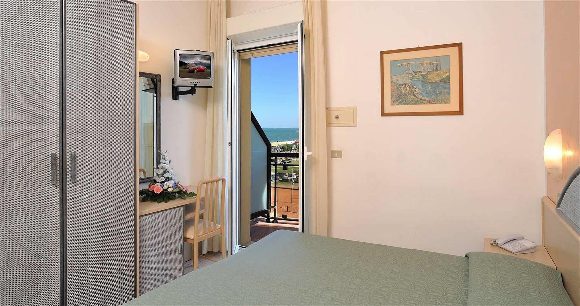 Hotel Ausonia Milano Marittima Exterior foto