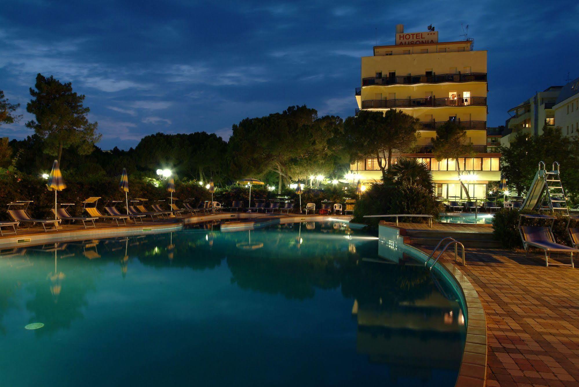 Hotel Ausonia Milano Marittima Exterior foto