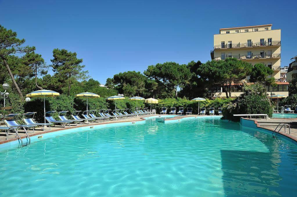 Hotel Ausonia Milano Marittima Exterior foto